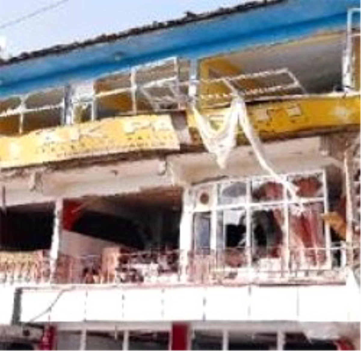 Hakkári\'de AKP\'ye Bomba: 6 Yaralı