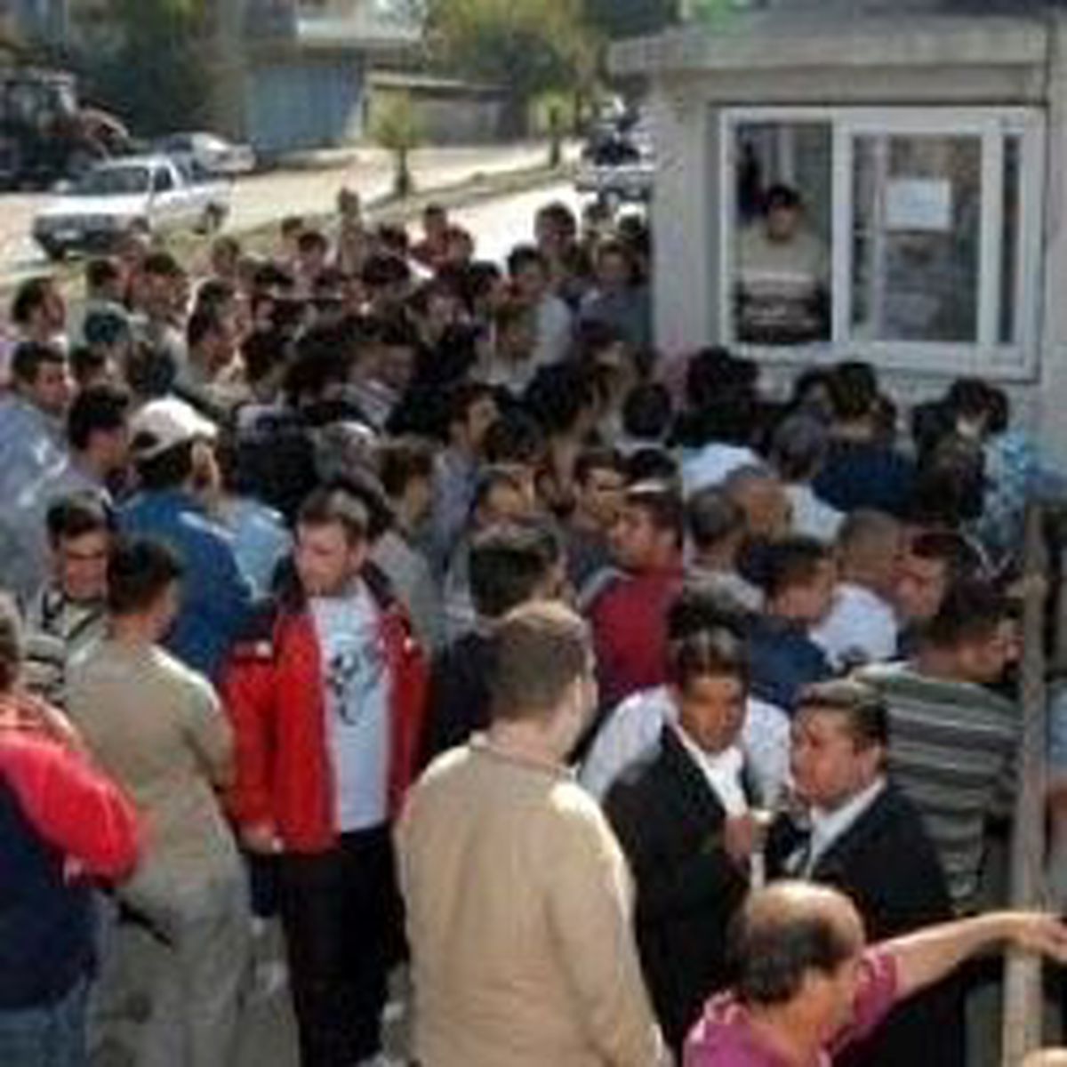 'İşsiz Üniversite Mezunları Paspas Yapmaya Dahi Razı'