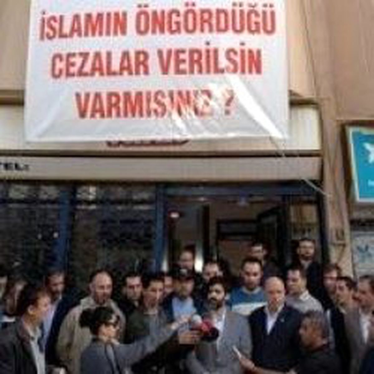 Vakit Önünde Üzmez Gerginliği
