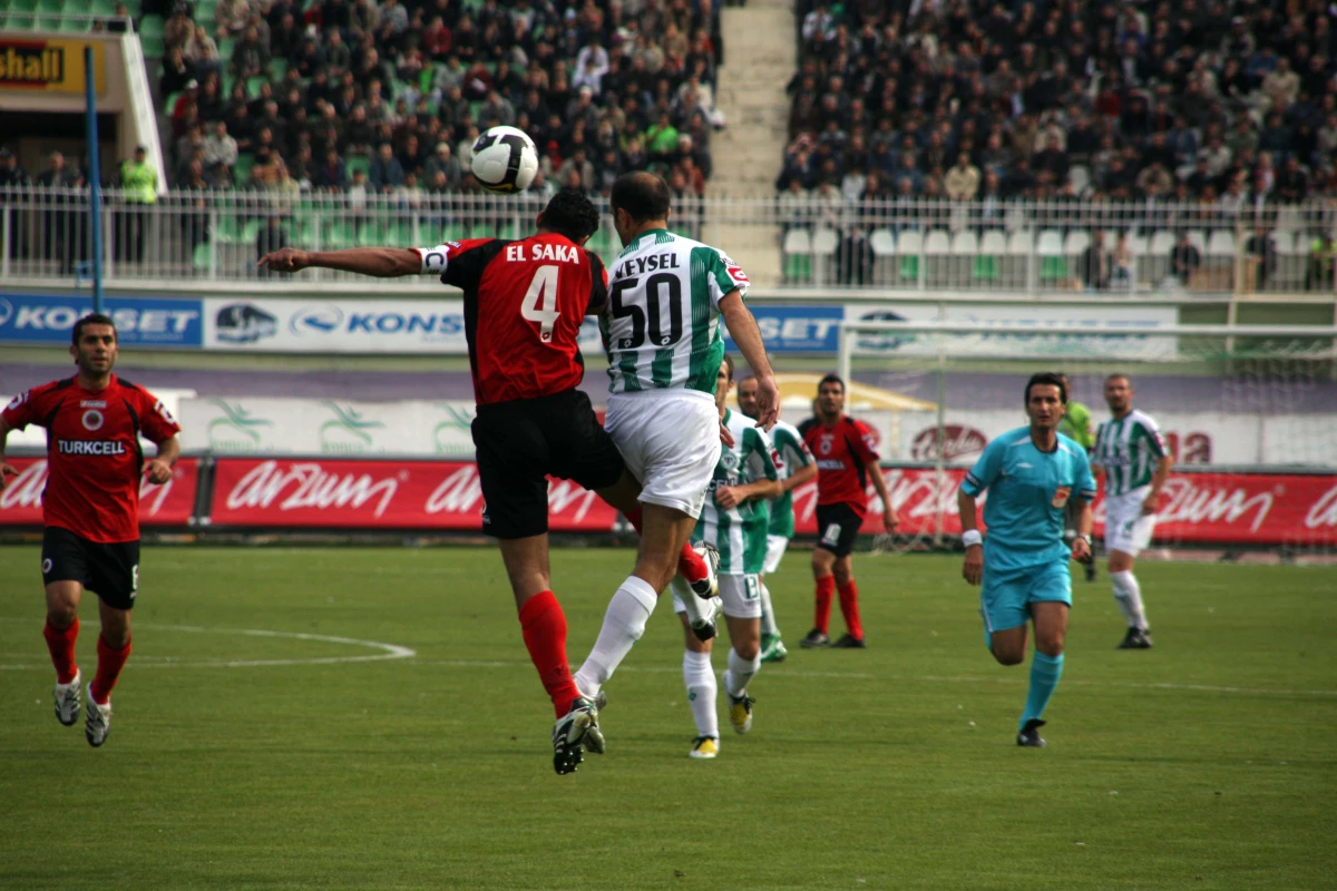 Konyaspor: 0 - Gençlerbirliği: 0 (İlk Yarı)