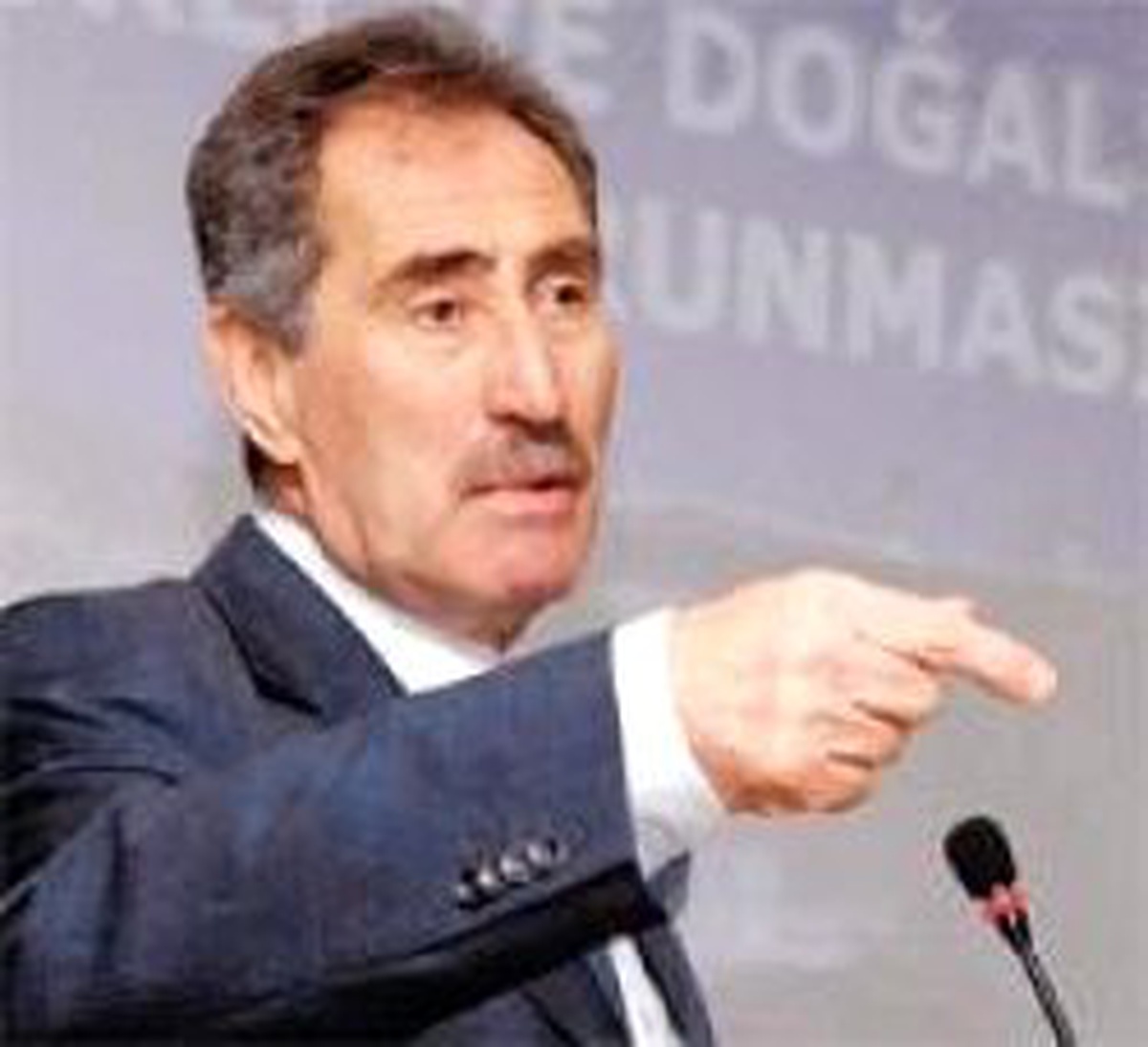 Günay, Köy Tiyatrolarına Destek Verdi