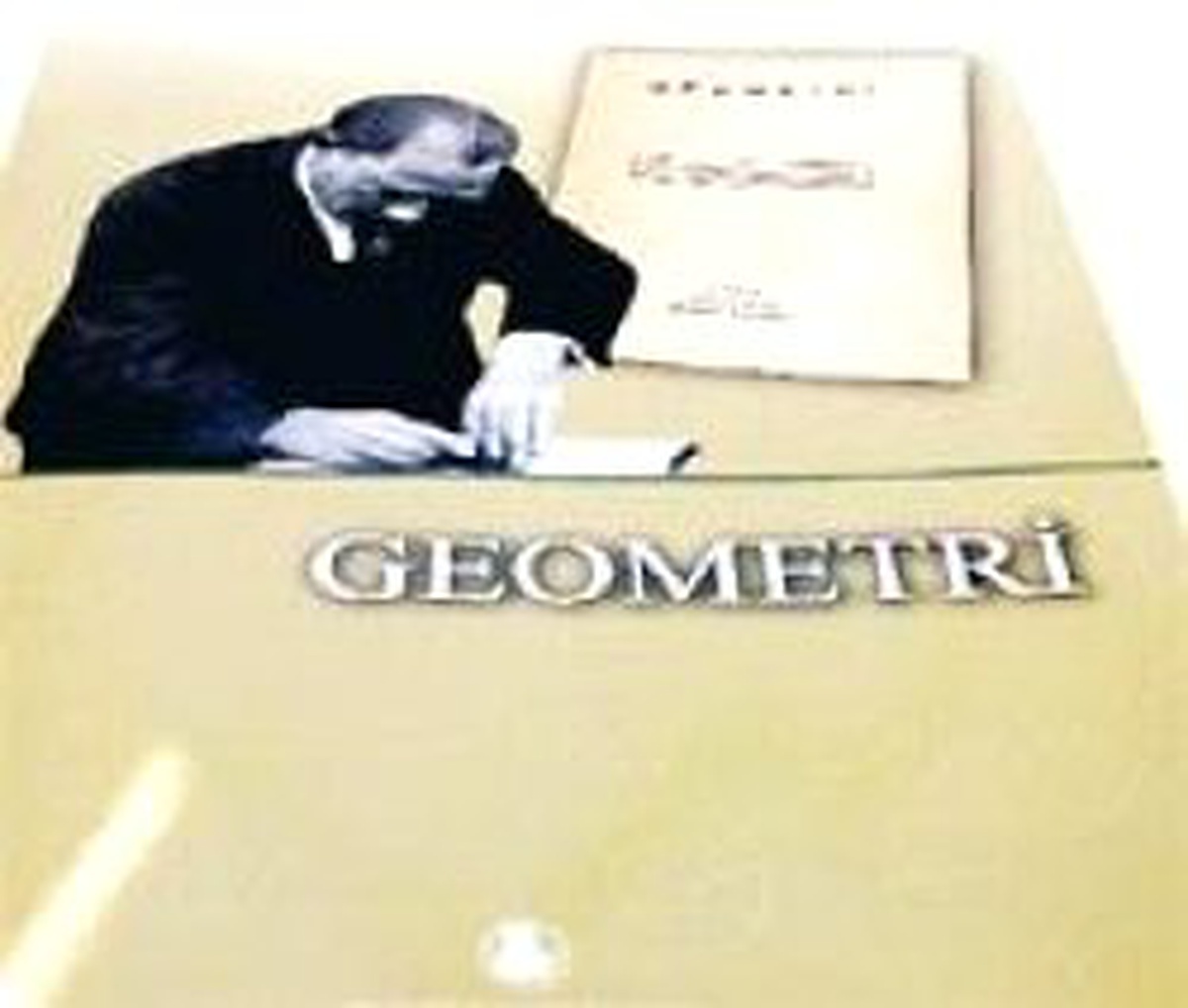 Referans, Okuruna Atatürk'ün Kaleminden 'Geometri' Dağıttı