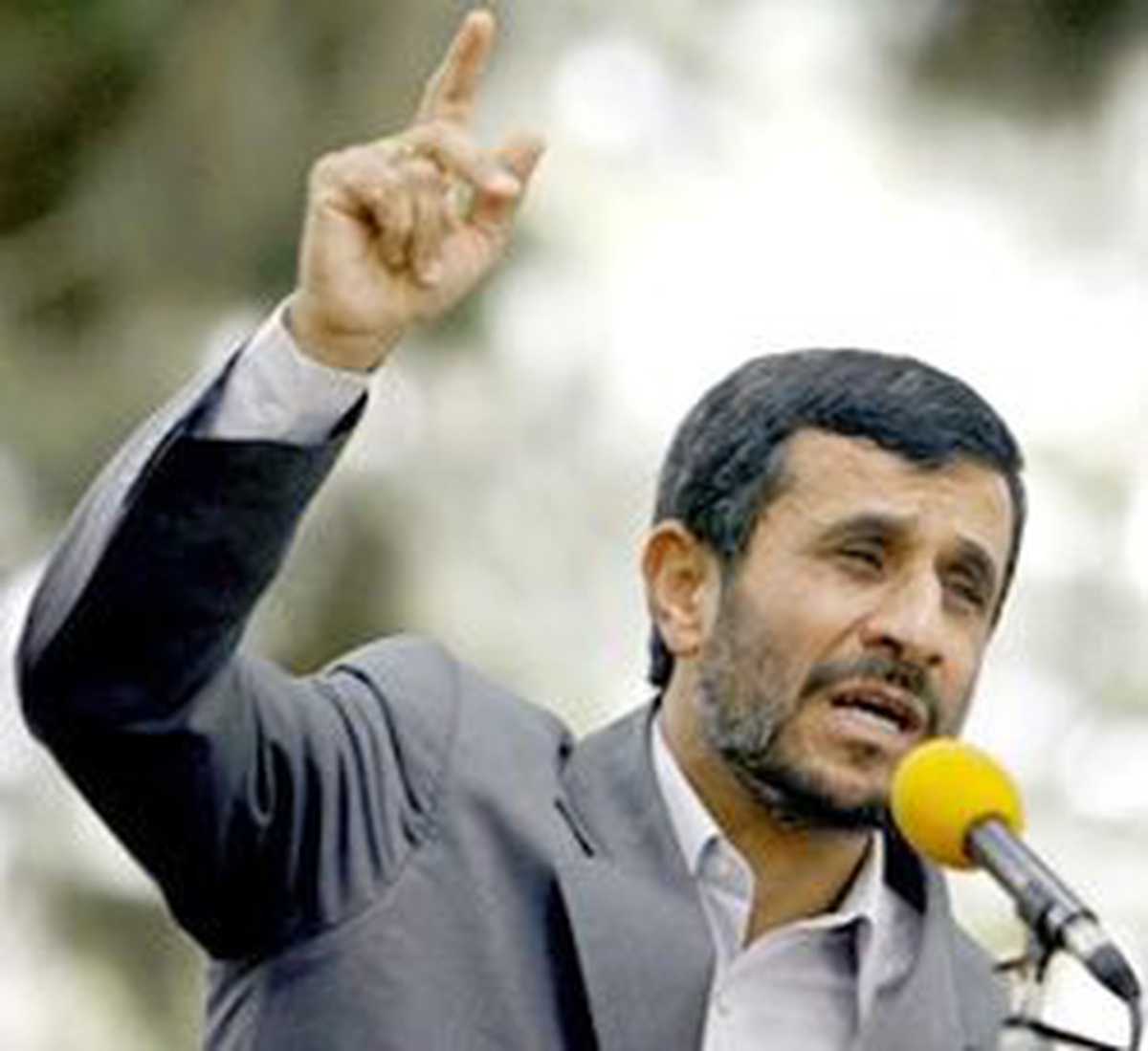Obama Manşeti Ahmedinejad'a Gazete Kapattırdı