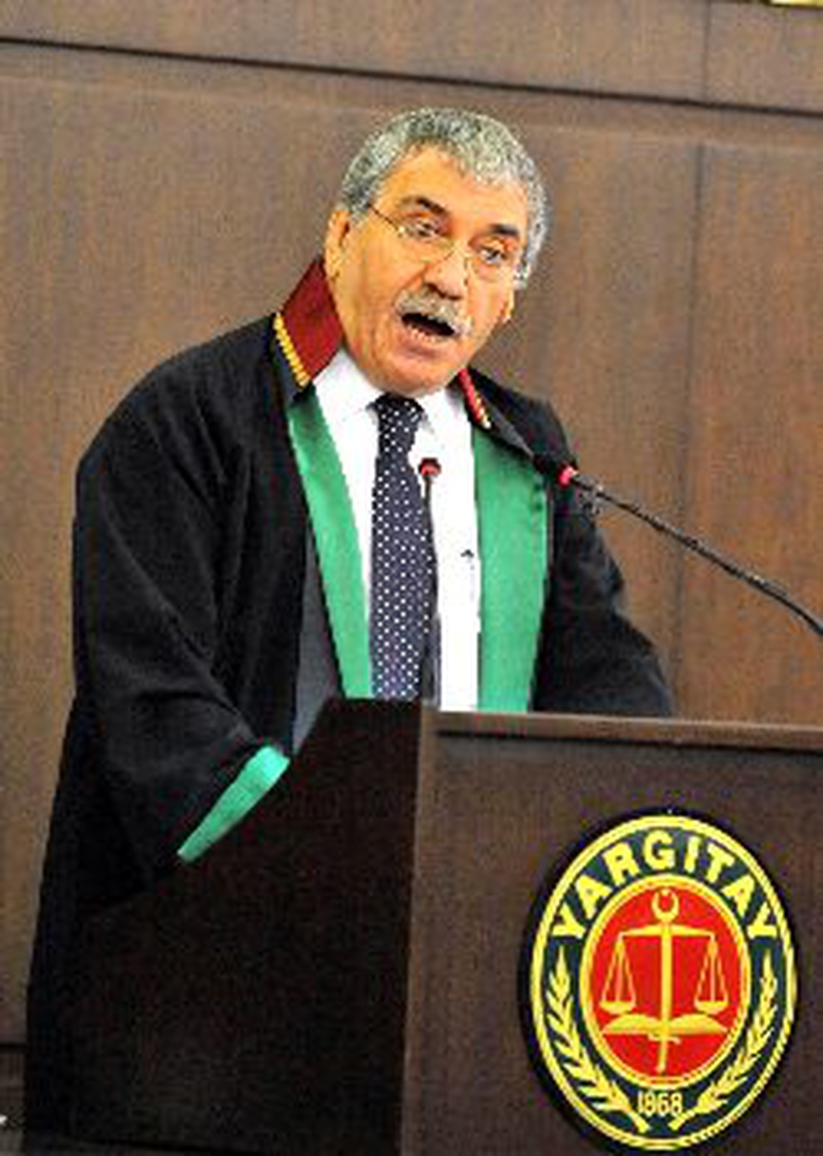 'Yeni Anayasa Toplumsal Uzlaşmayla Yapılabilir'