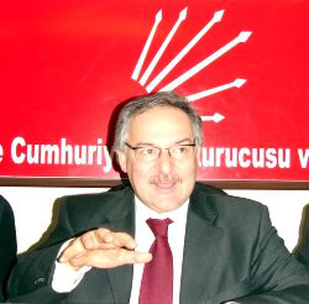 Koç'tan CHP'nin Kurultay Takvimine Eleştiri