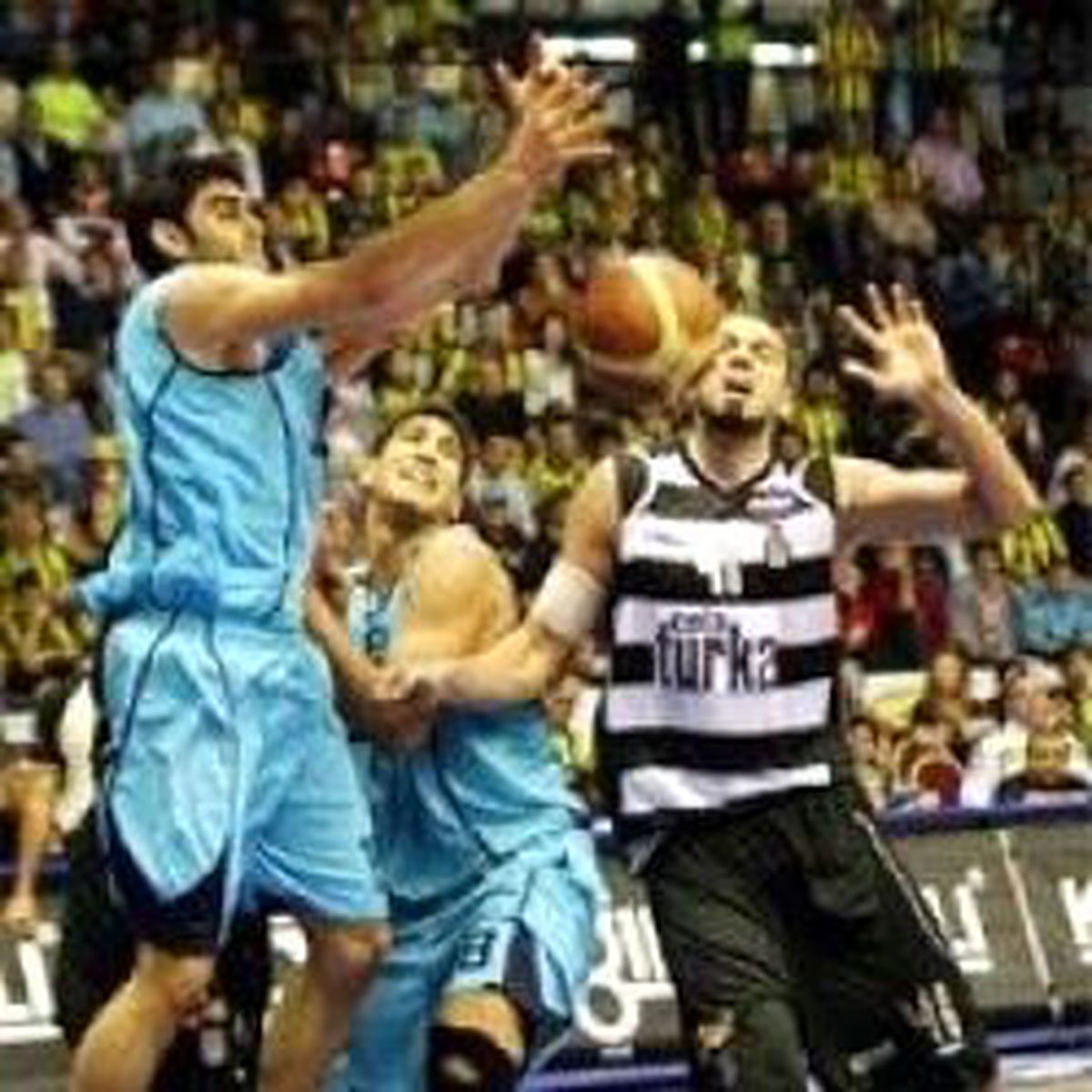 Beşiktaş Cola Turka Dibe Vurdu