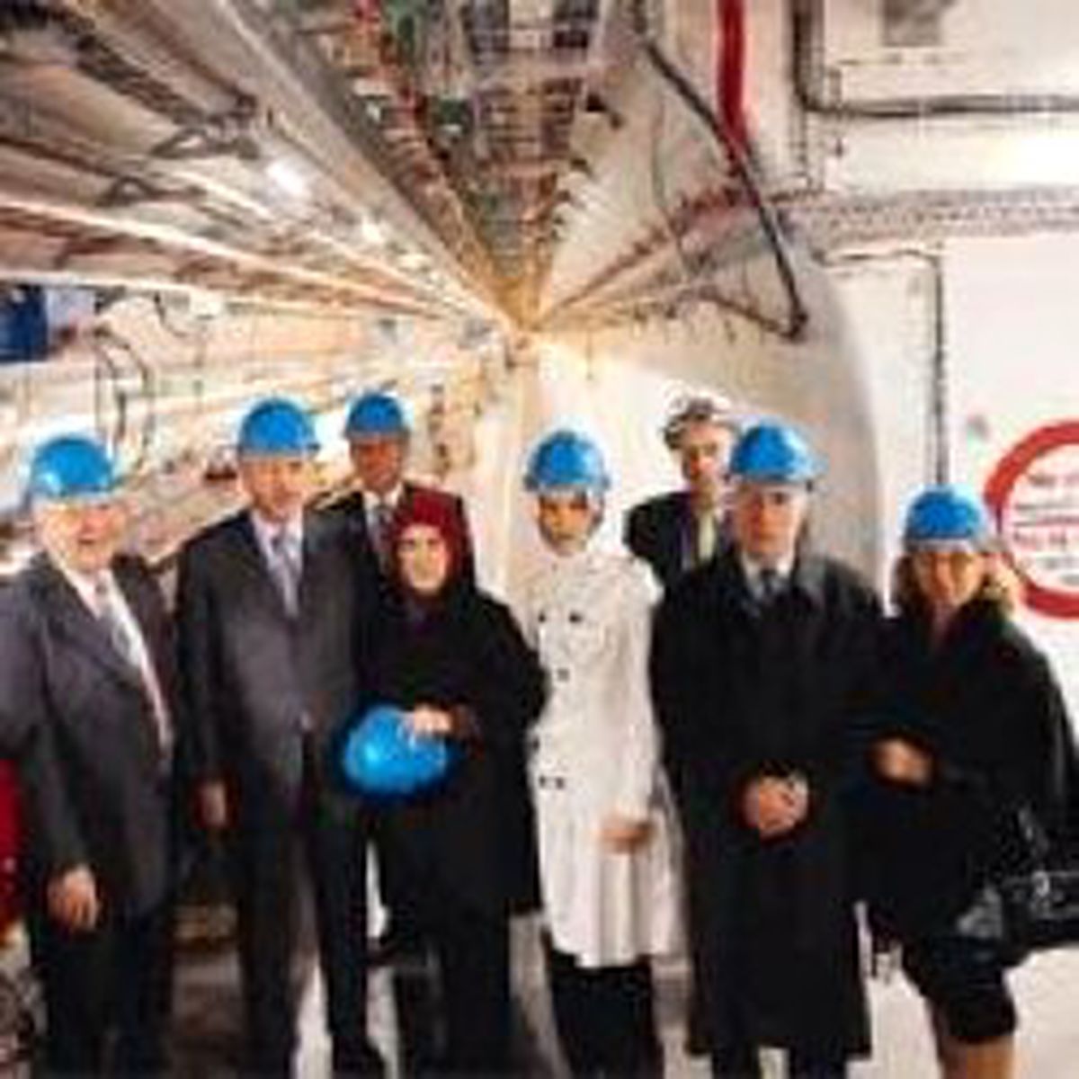 Baret Taktı, Cern'i Gezdi