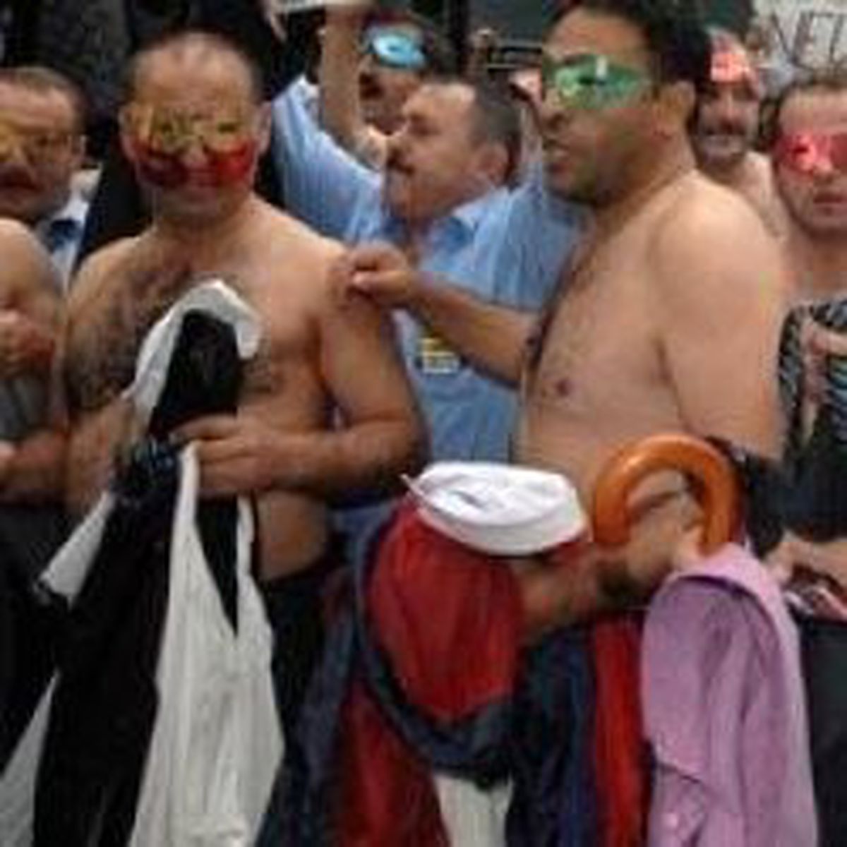 İett Çalışanlarından Çıplak Protesto