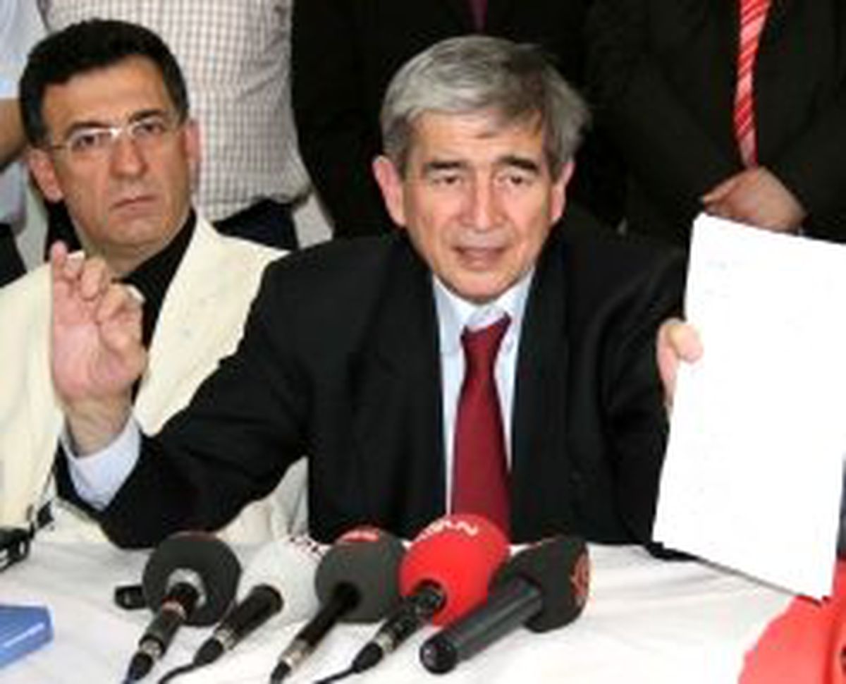'Kıbrıs, Tıpkı Girit Gibi Elden Gidiyor'