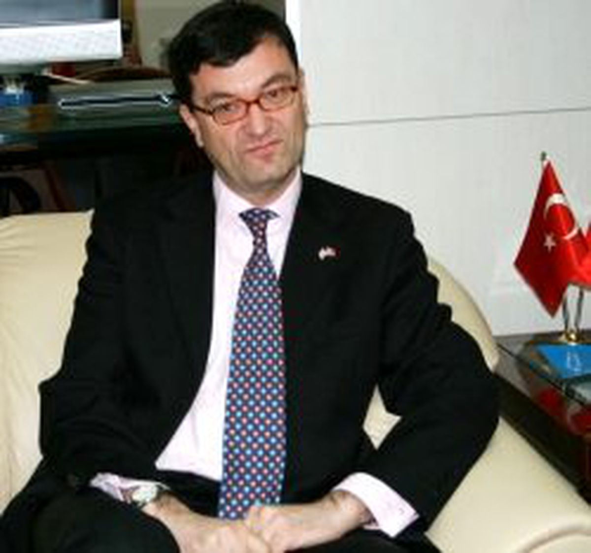 Büyükelçi 'Aladdin'in Cini' Oldu