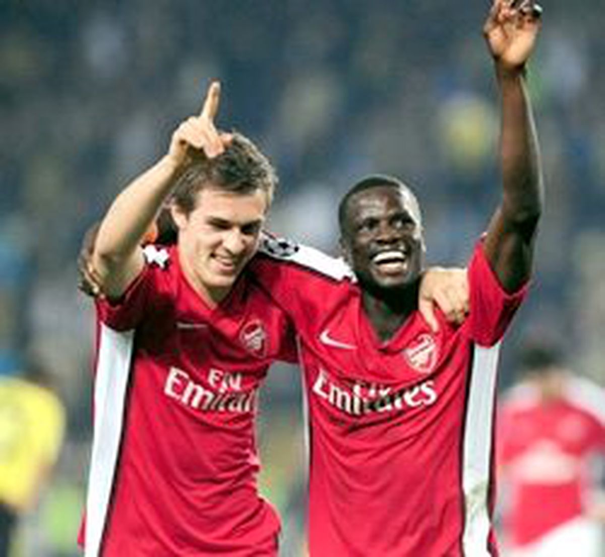 Arsenal ve Porto Gruptan Çıkmayı Garantiledi