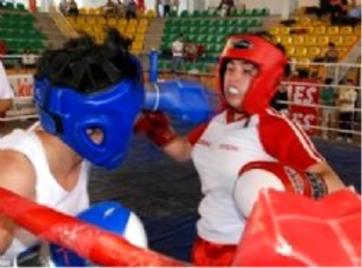 Avrupa Kick Boks Şampiyonası\'nda 7 Türk Sporcu Finalde