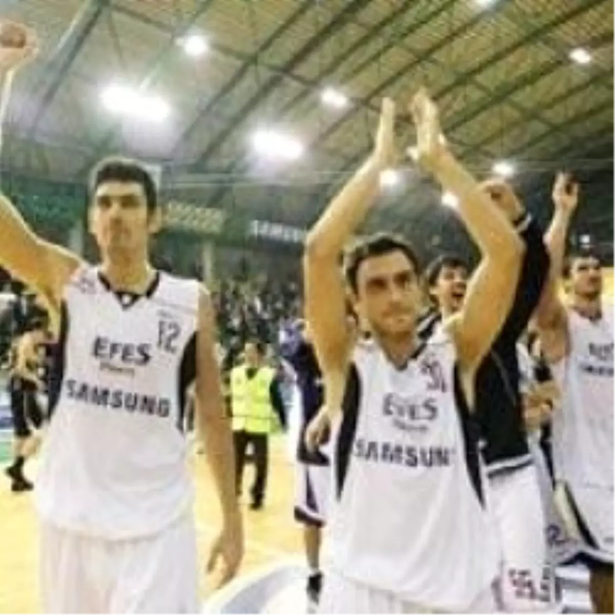 Efes Pilsen: 92 Aliağa Petkim: 78