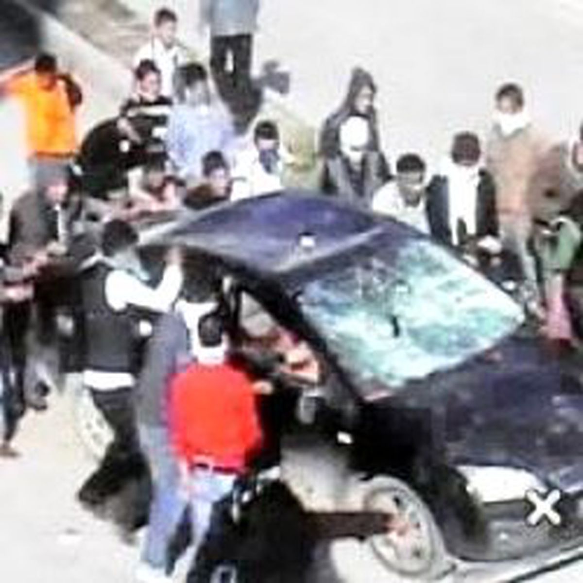 Arabayı Böyle Parçalayıp Yaktılar