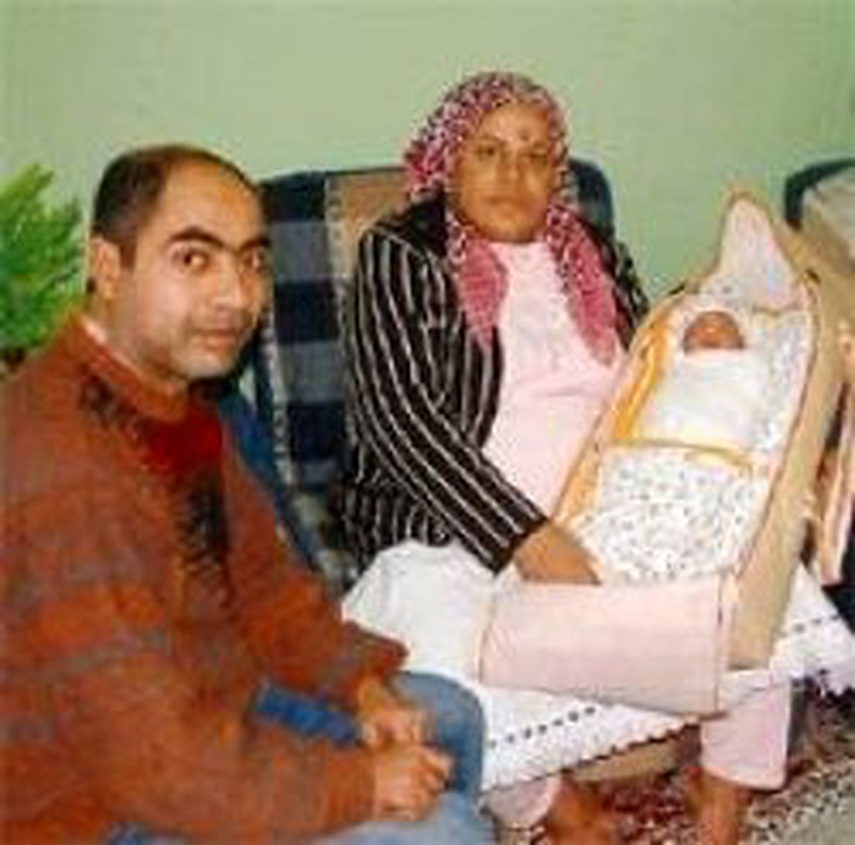 20 Yıl Sonra Gelen Bebeğe Kutlama