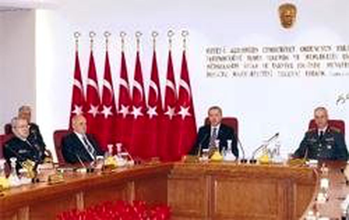 'Kış Şurası'nda 24 Askere İhraç