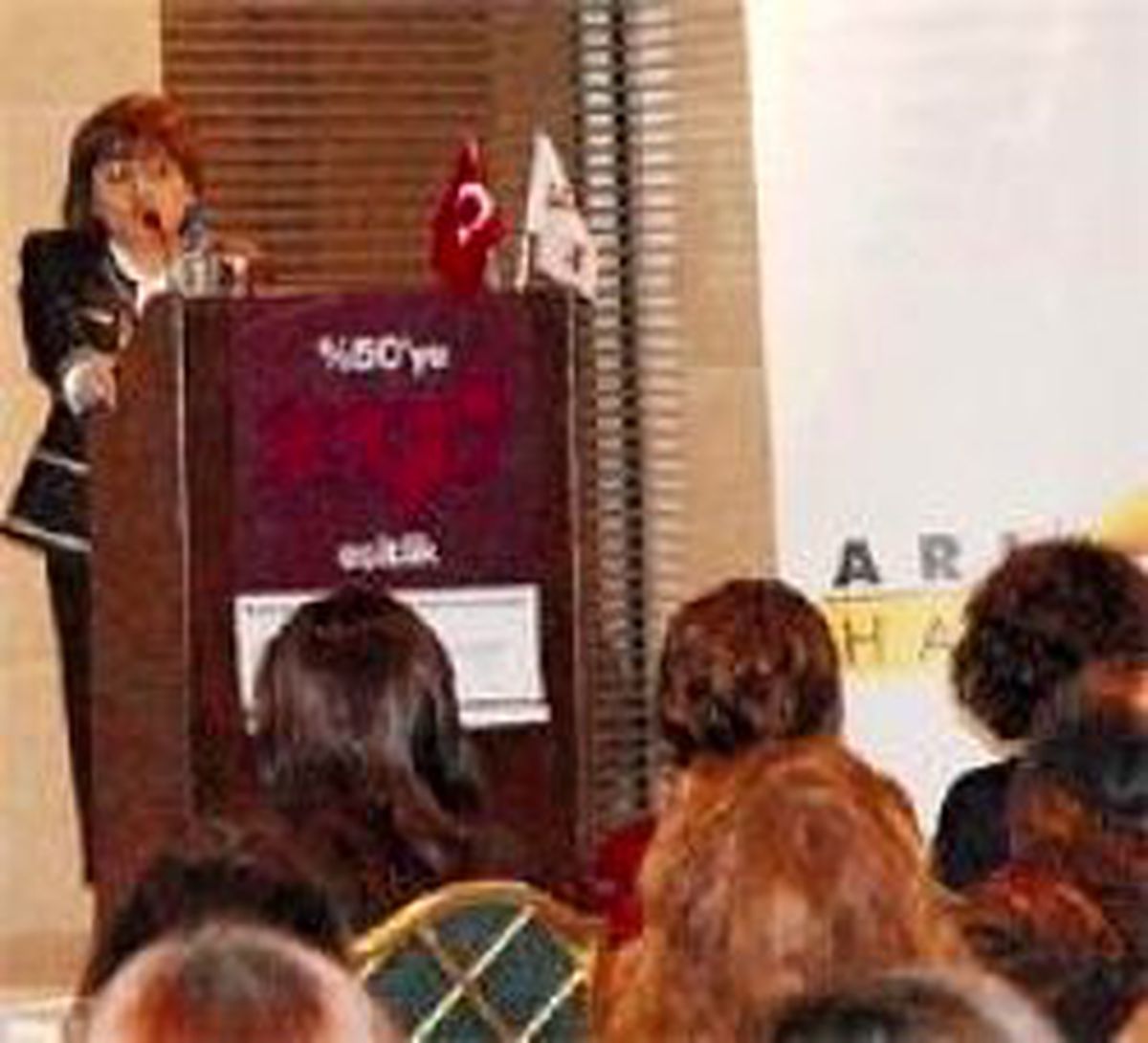 Özgür Kadın Panelinde Kadınlara Kürsü Hapsi