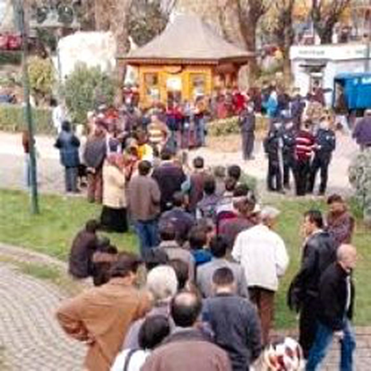 100 YTL Uğruna 100 Metre Kuyruk