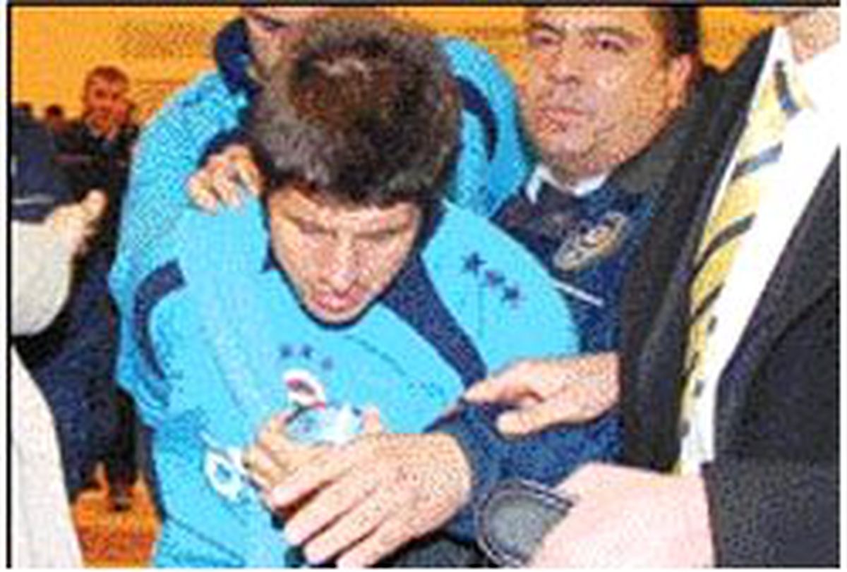 Emre'ye Çirkin Saldırı!