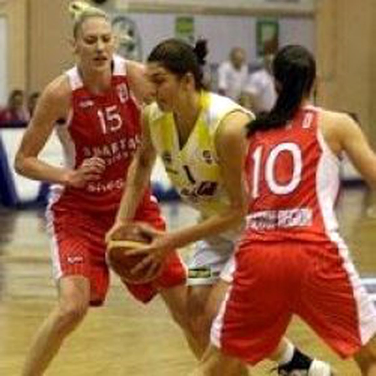 Kanarya Şampiyona Direnemedi: 100 -76