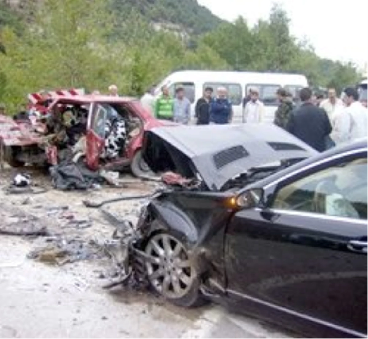 Üç Kazada 17 Kişi Öldü