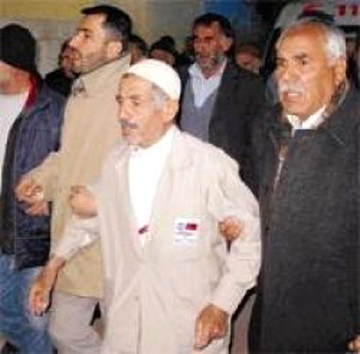 Bayrakları Görünce Anladı