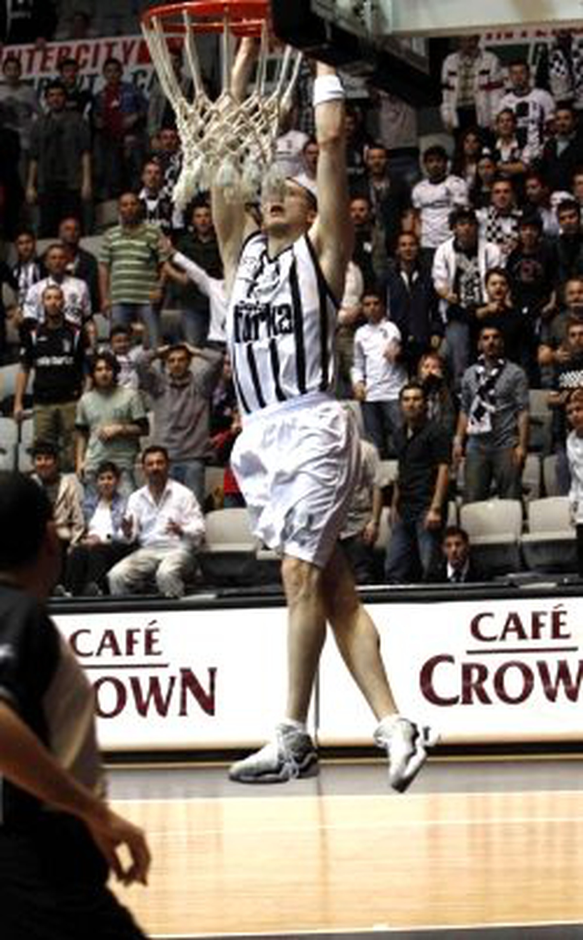 Orenbasket Nadezhda: 72 - Beşiktaş Cola Turka: 76