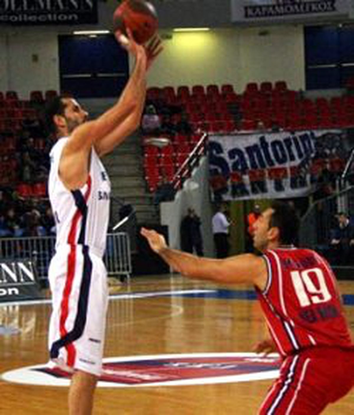 Efes Pilsen Rövanşı Aldı
