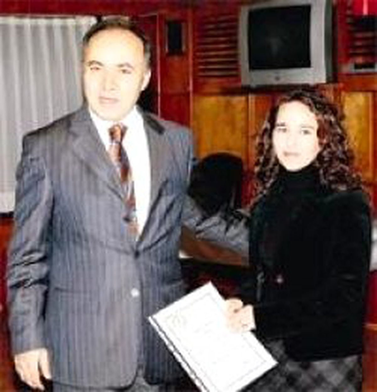 Kahraman Orman Şefine Takdir Beratı