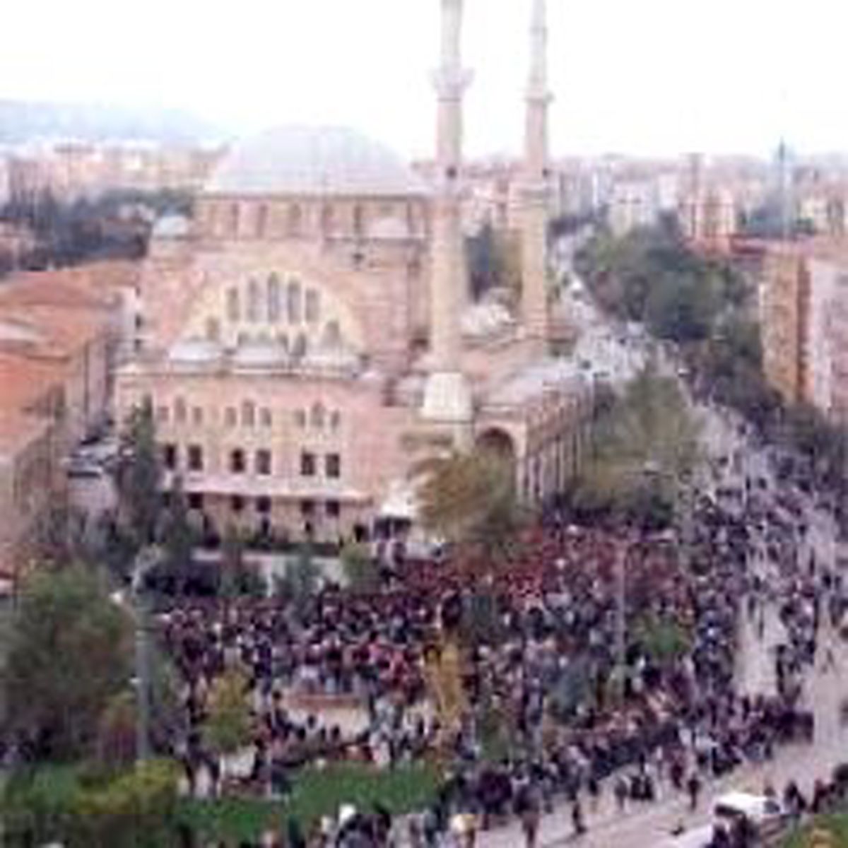 Şehitlere Yasakladı