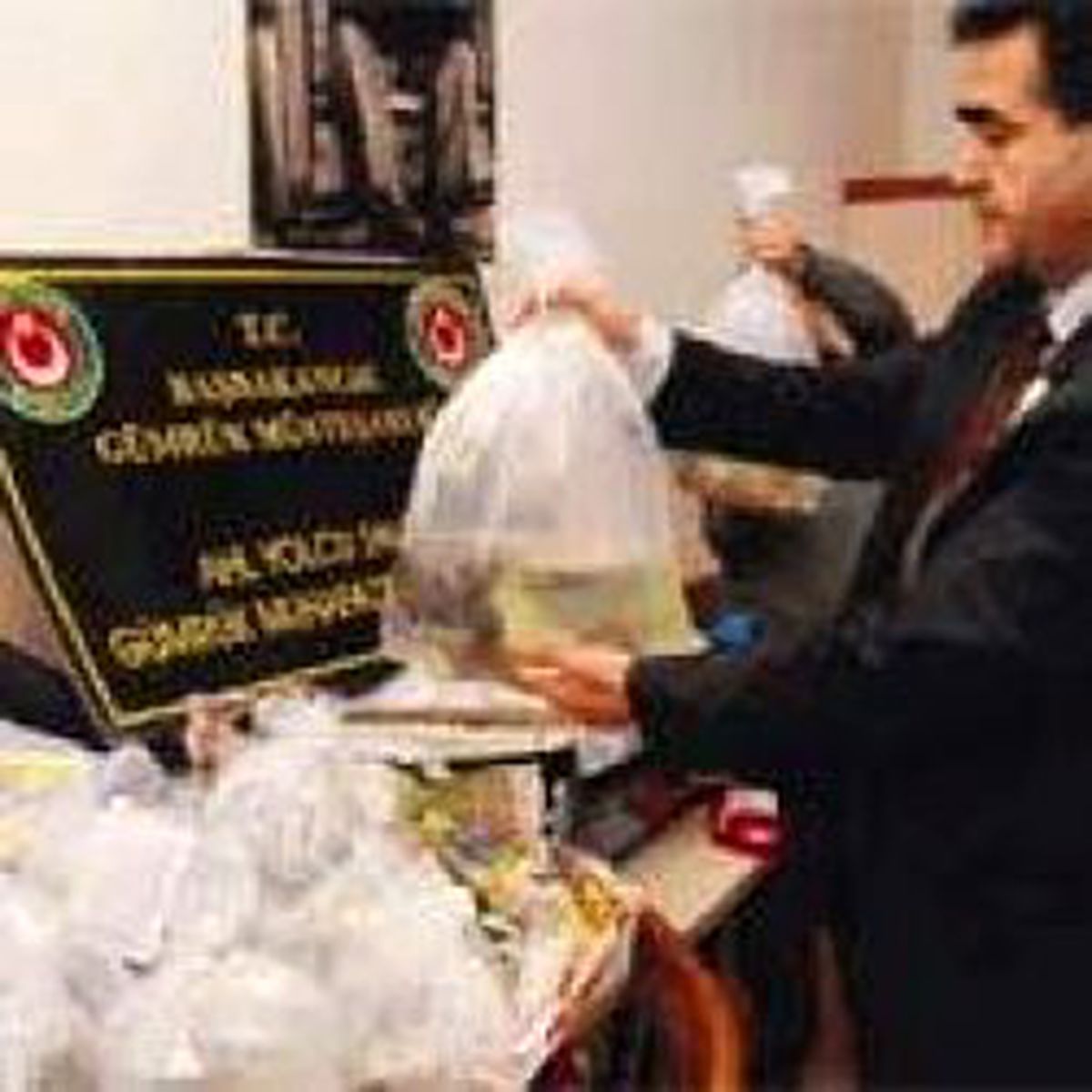 21 Poşette 170 Balığı Beslemek İçin Getirmiş
