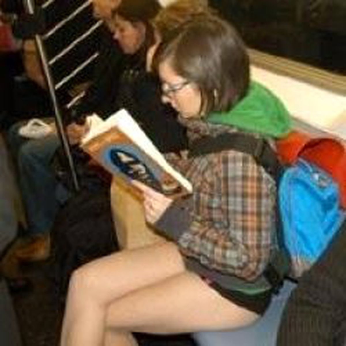 Metroda İç Çamaşırlı Eylem