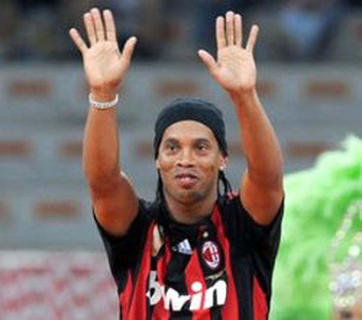 Ronaldinho'ya 3 Maçtan Men...