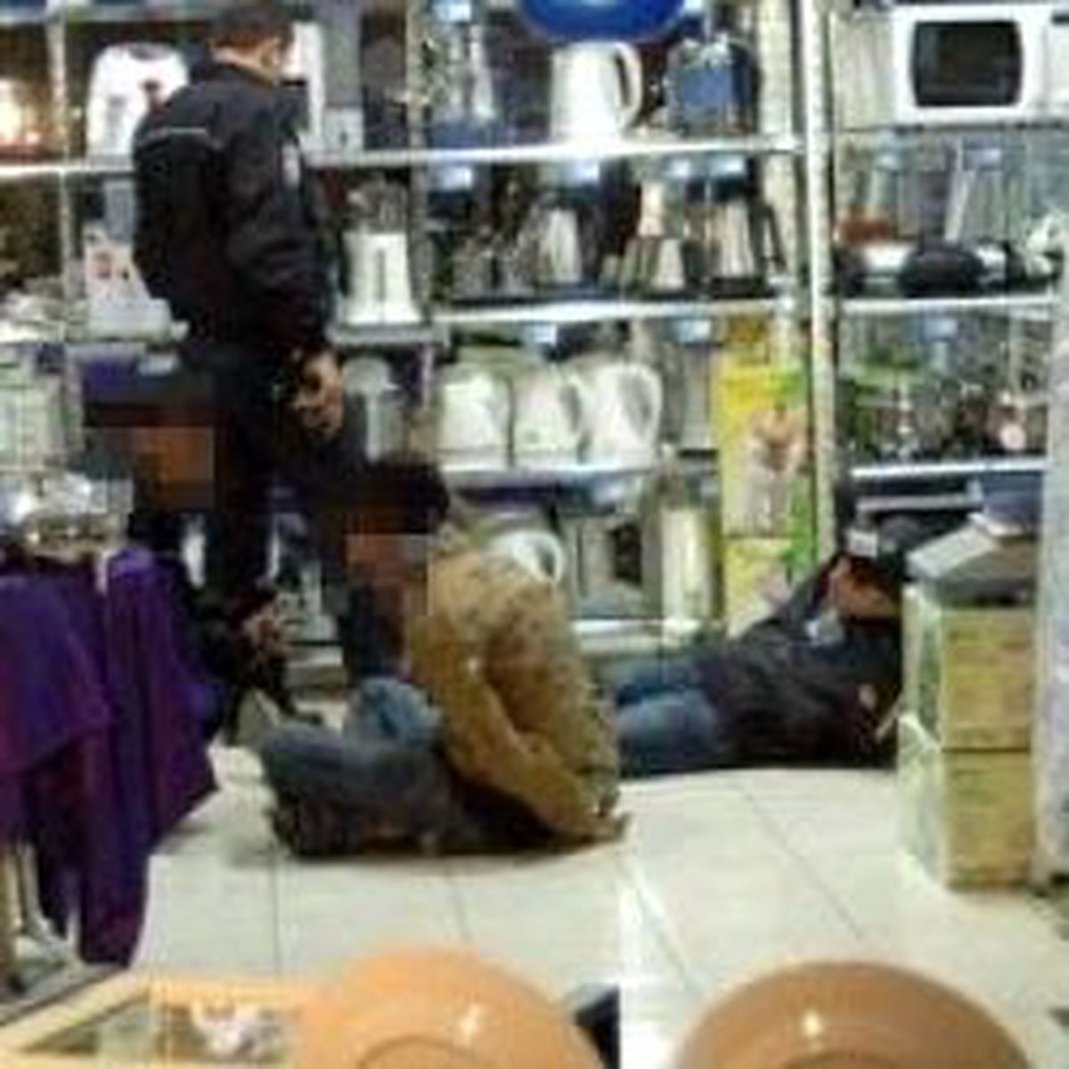 Polisler Hırsızlarla Mahsur Kaldı