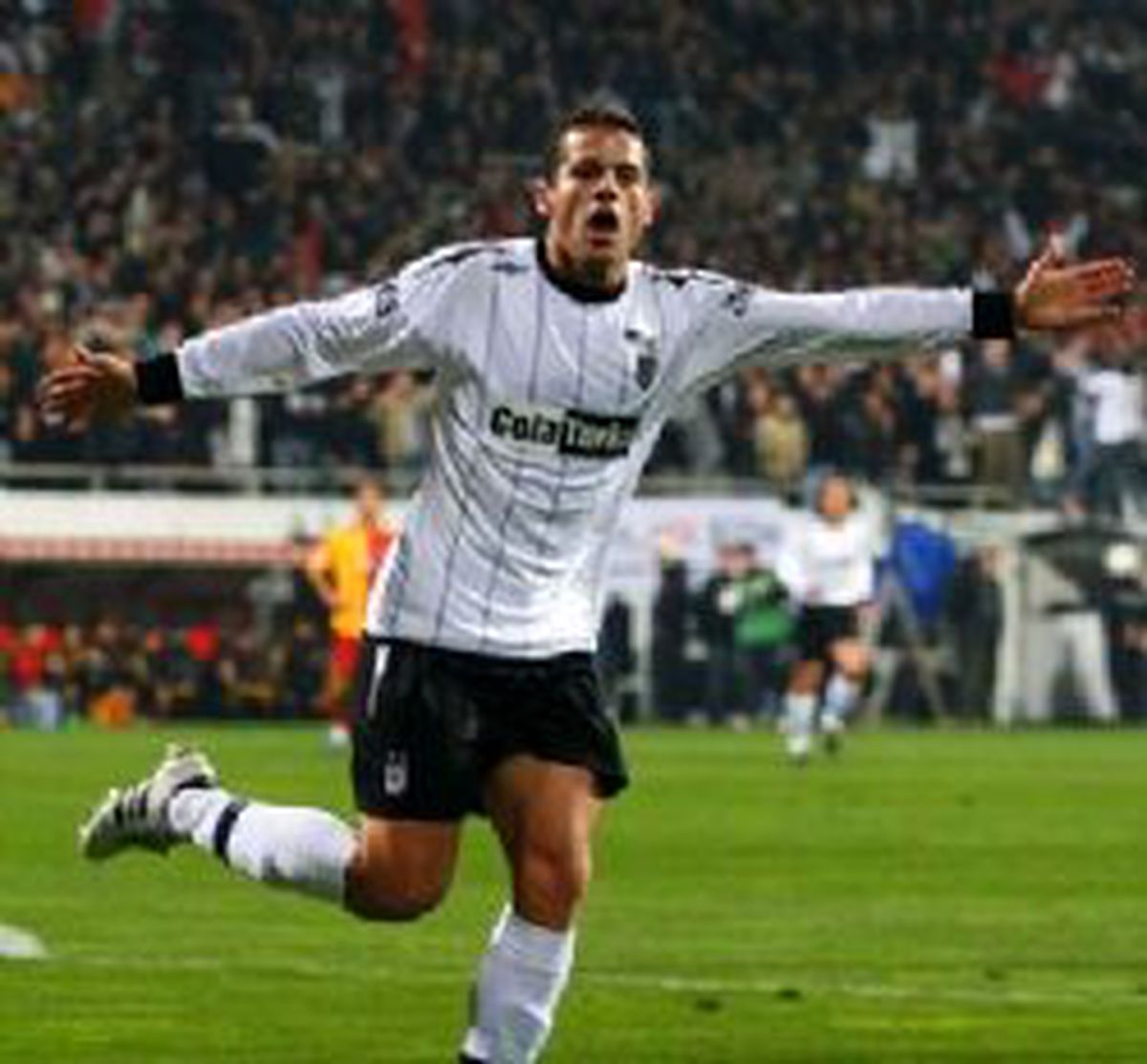 Beşiktaş Yıldız Futbolcusunu Gönderiyor