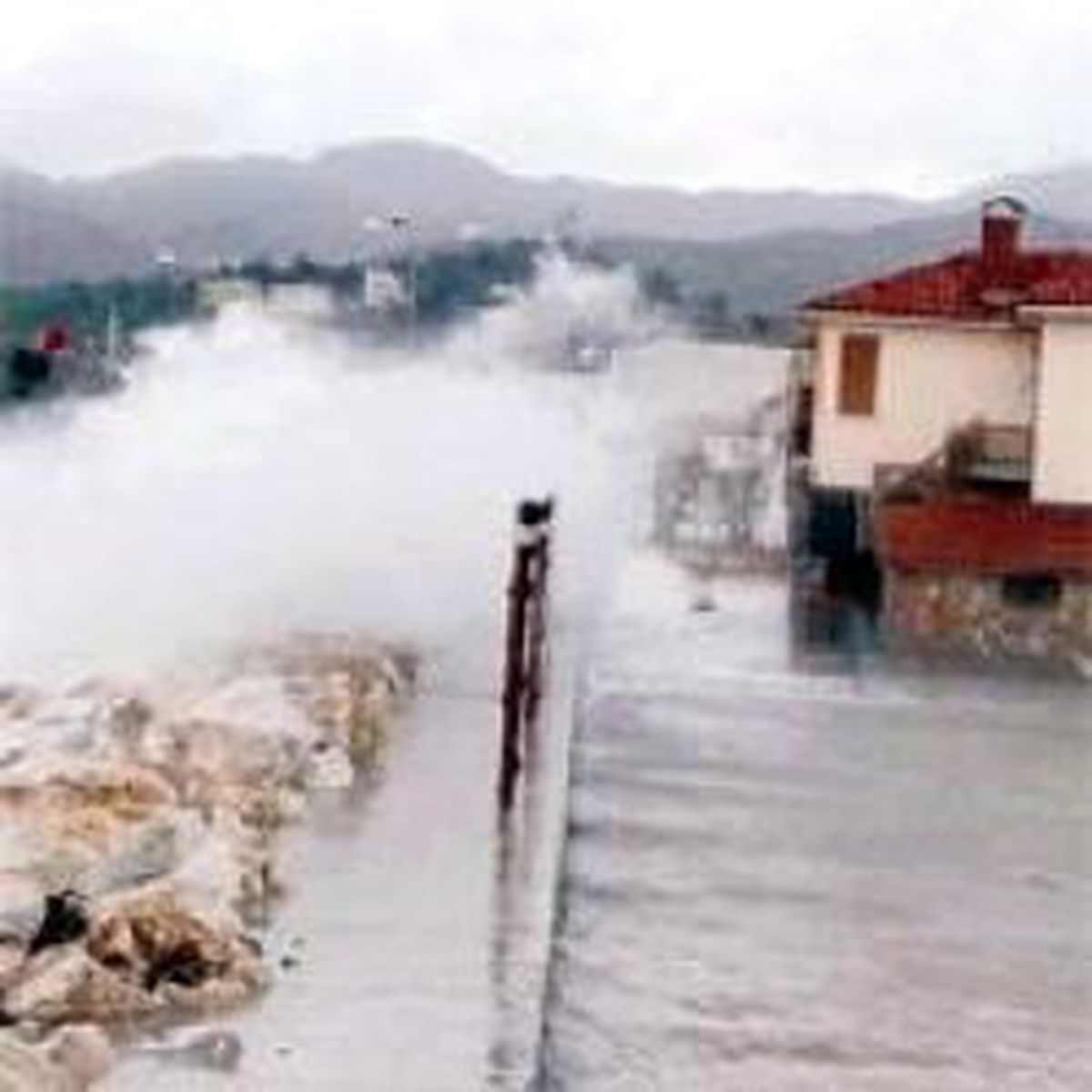 Deniz Ulaşımına Fırtına Engeli