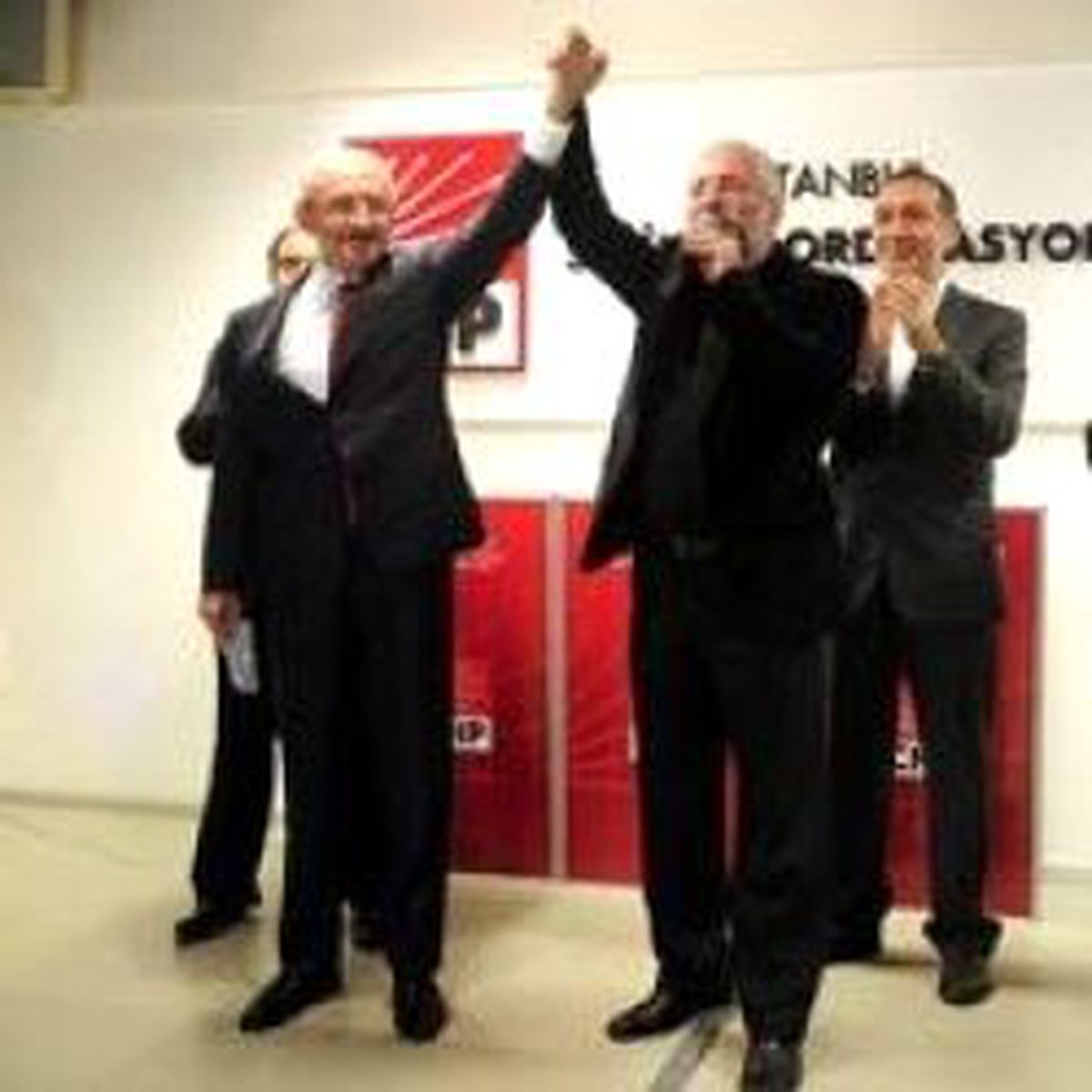 Onur Akın'dan Kılıçdaroğlu'na Seçim Şarkısıv