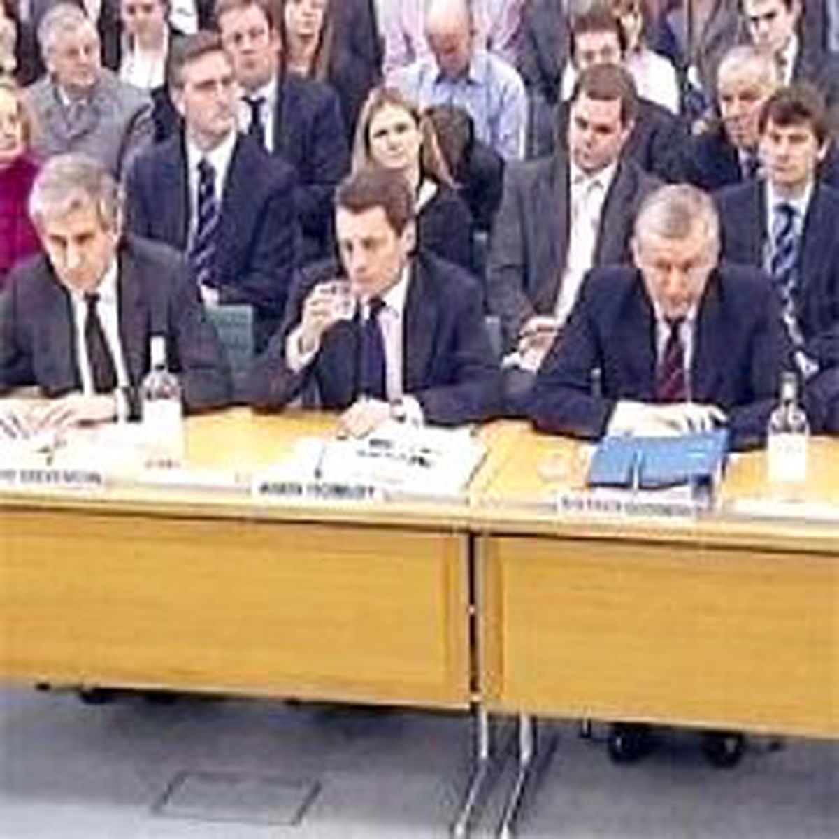 İngiliz Bankacılar: Başarısız Olduk Halktan Özür Dileriz
