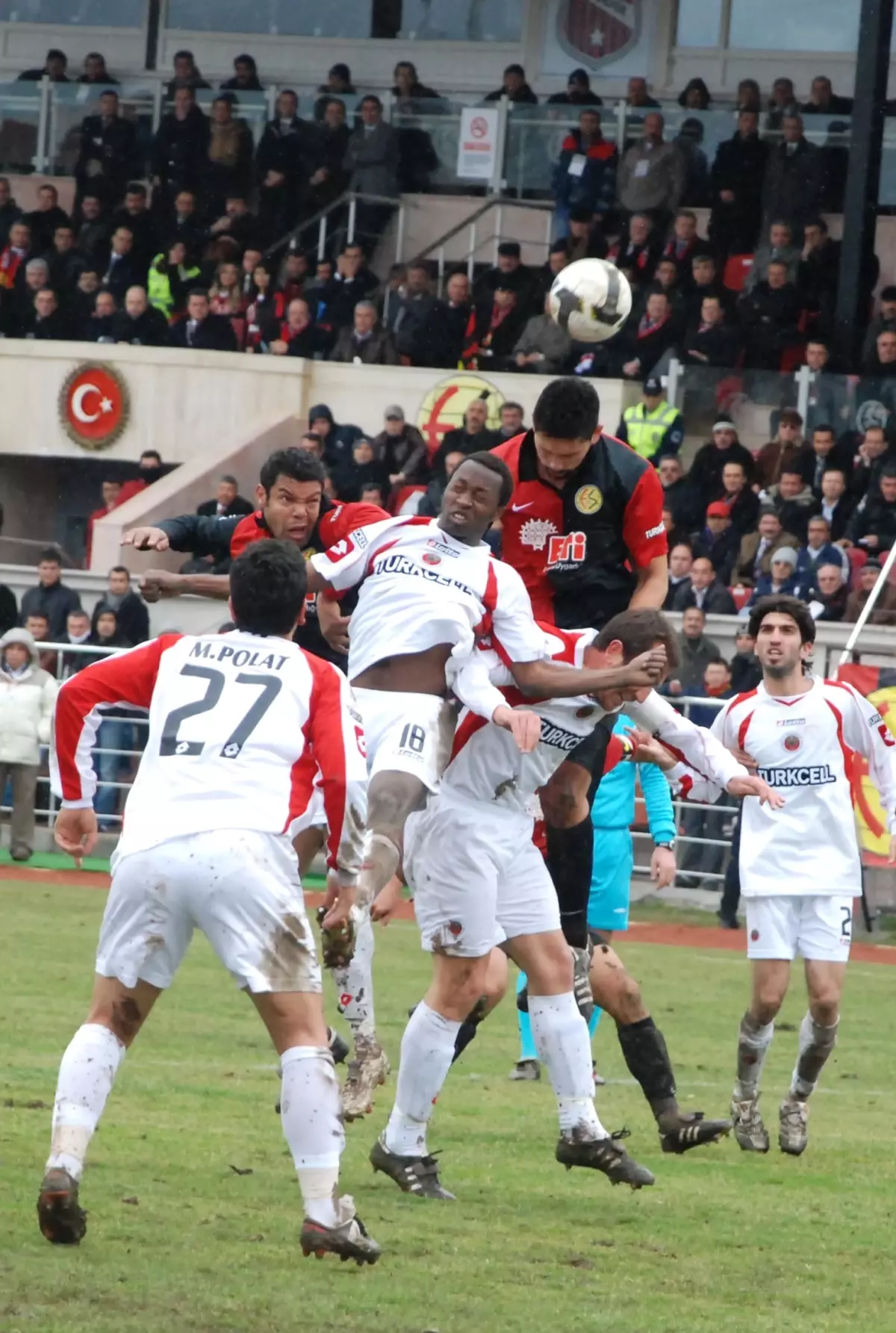 Eskişehirspor: 0 - Gençlerbirliği: 0 (İlk Yarı)