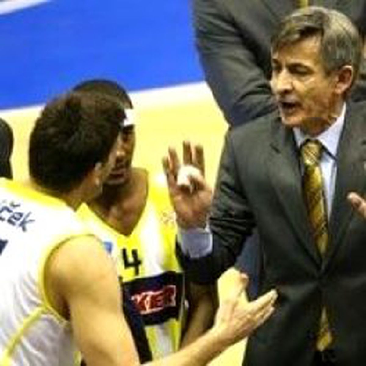Fenerbahçe Ülker: 77 Oyak Renault: 70