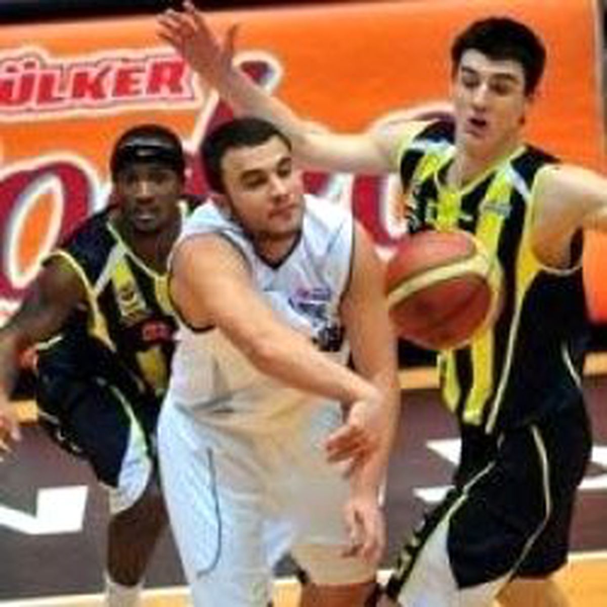 Fenerbahçe\'den Küfür Tepkisi