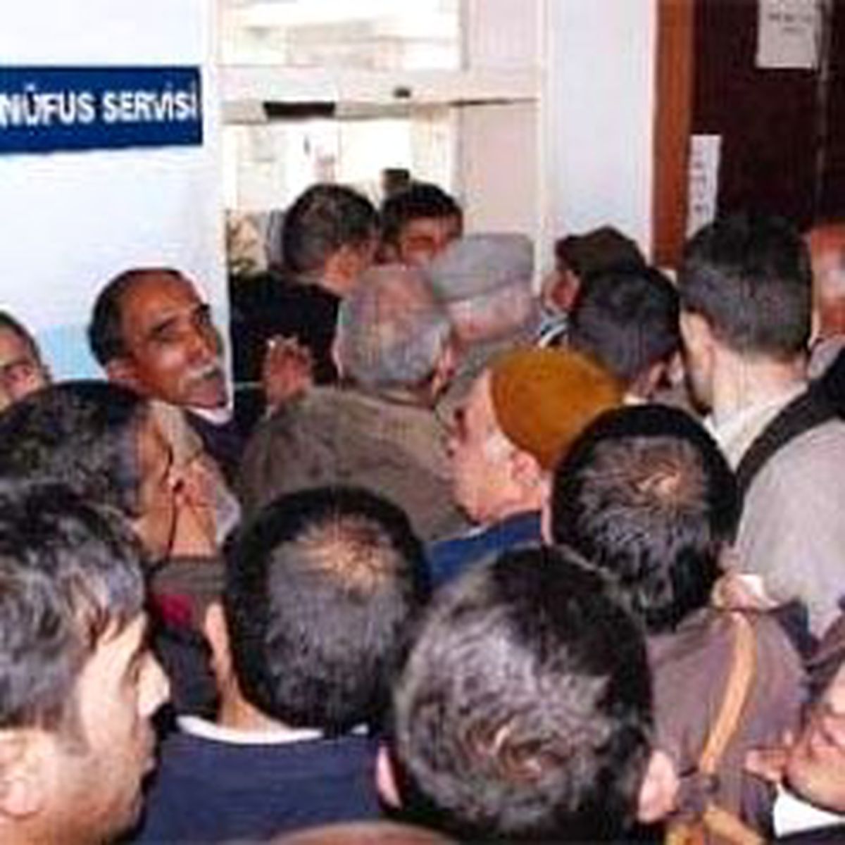 Tc Kimlik No'lu Nüfus Káğıdı İçin İzdiham