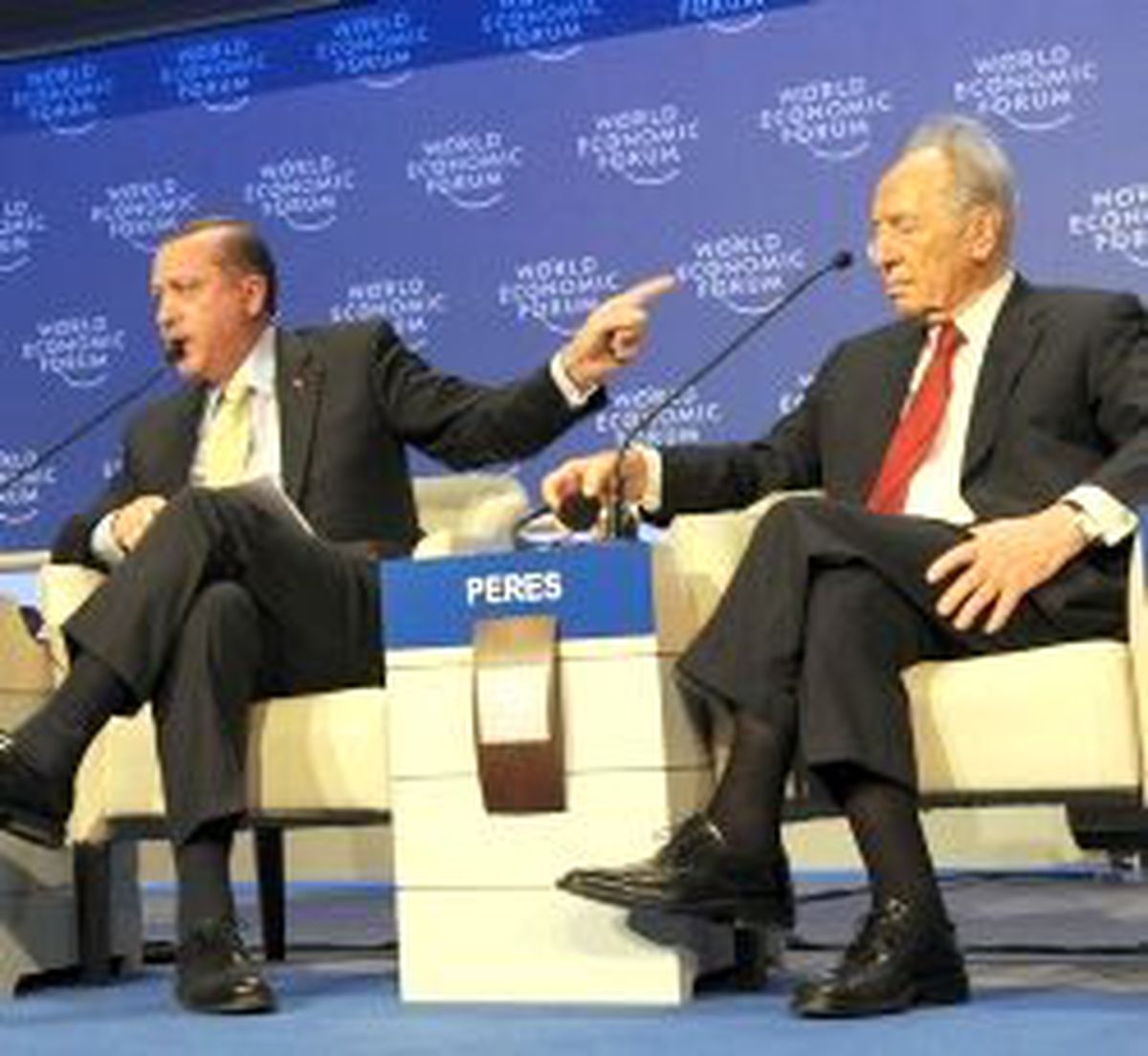 Seçmenler, AKP'de Lidere, CHP'de Partiye Oy Verdi