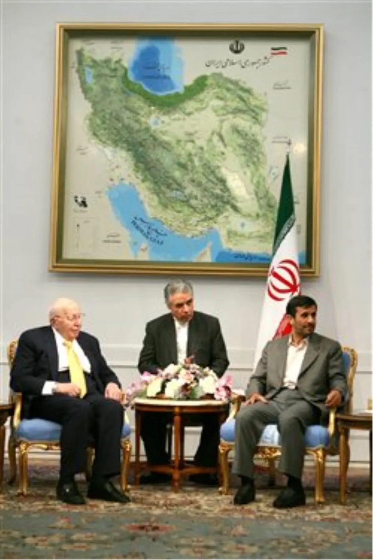 Erbakan, Ahmedinejad\'la Görüştü