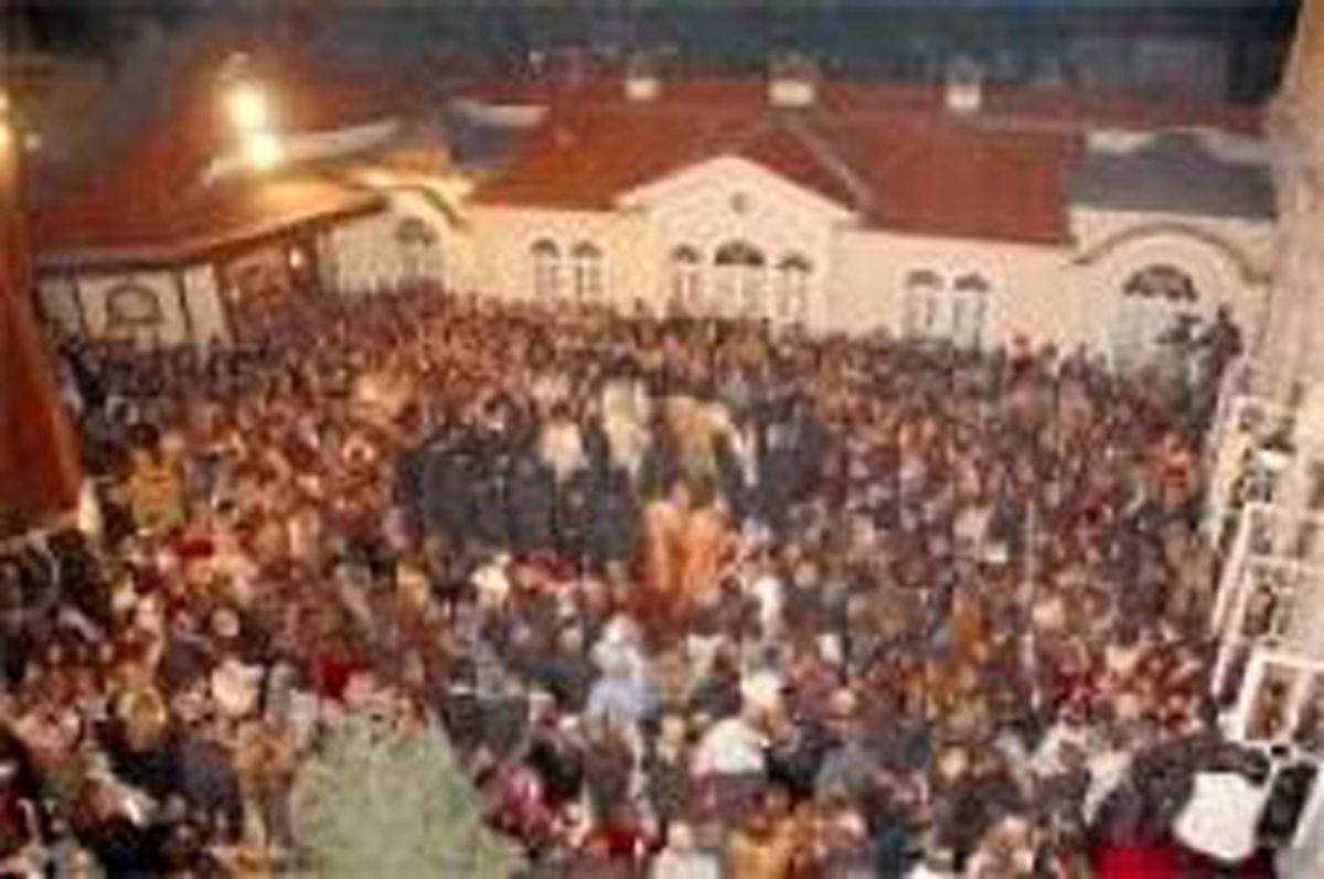 Paskalya Ayini Kiliseye Sığmadı
