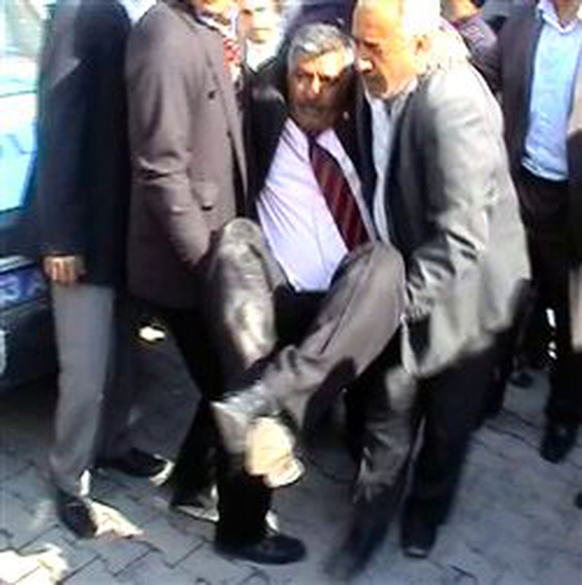 Birecik Belediyesine Saldırı: 1 Ölü, 4 Yaralı