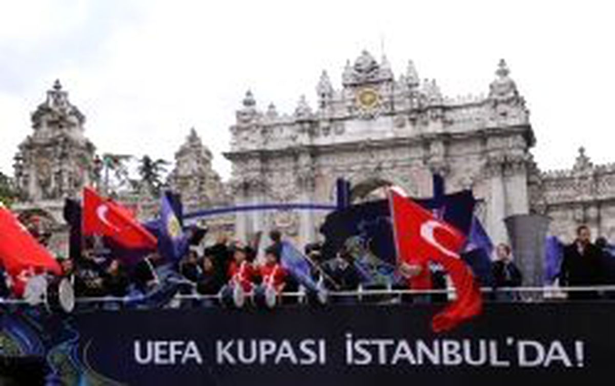 UEFA Kupası, İstanbul Turunda 
