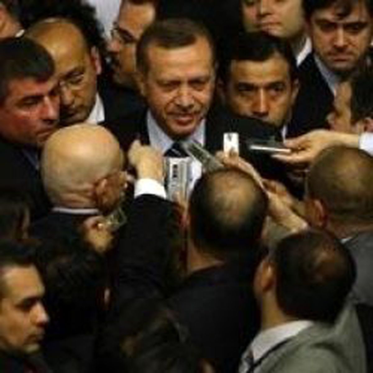 AKP Anayasa Değişikliği İçin Harekete Geçti