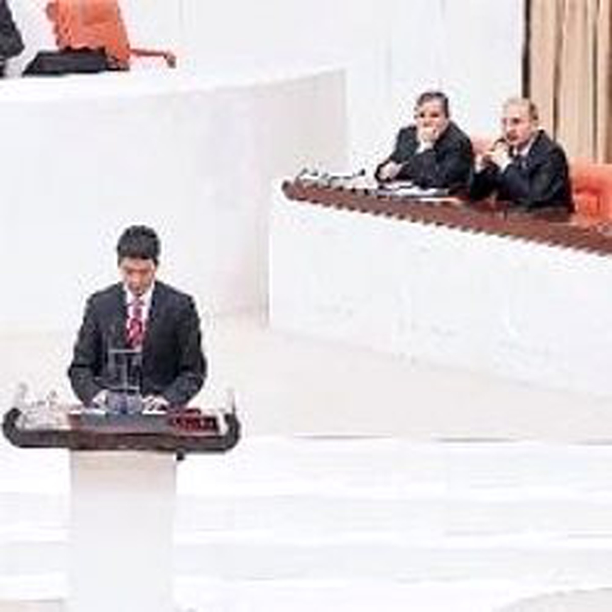 Cumhuriyet Demokrasi Demek Değil