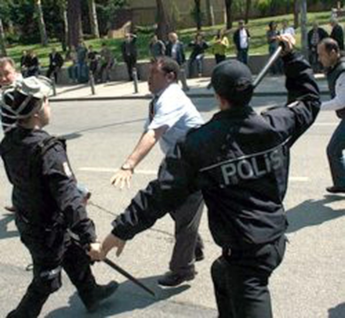 Ankara'daki Kutlamalarda 15 Polis Yaralı